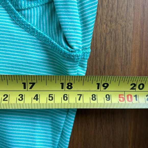 Activewear top​ - Picture 4 of 6